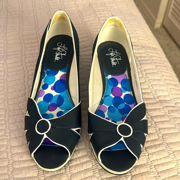 *Final Price* Life Stride Navy Open Toe Espadrilles Size 8 EUC Sandals Comfy - Picture 1 of 5